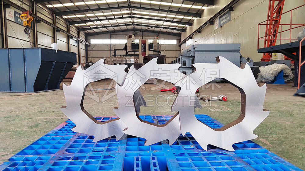 工業(yè)固廢撕碎機(jī)刀具展示.jpg